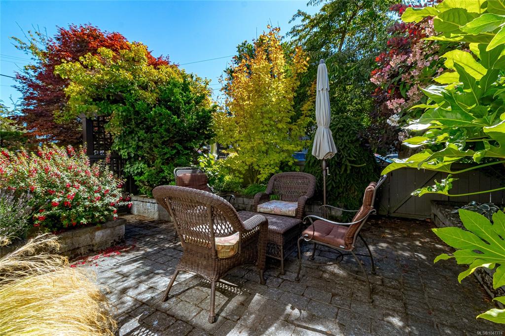 Fourth View of 376 Sylvia St, Victoria, BC, V8V 1C6