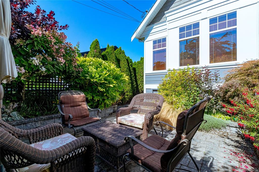 Fifth View of 376 Sylvia St, Victoria, BC, V8V 1C6