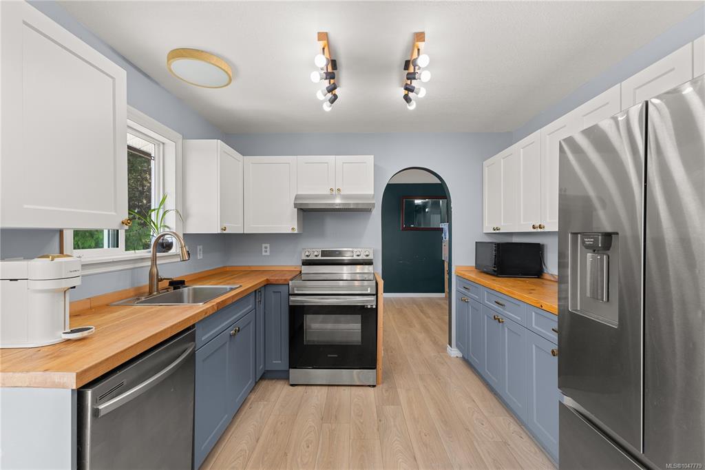 Fifth View of 848 Superior Dr, Campbell River, BC, V9W 7H3