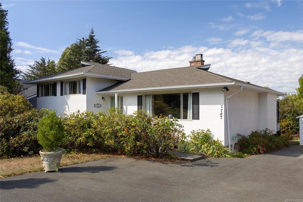Third View of 1787 Penshurst Rd, Saanich, BC, V8N 2N6