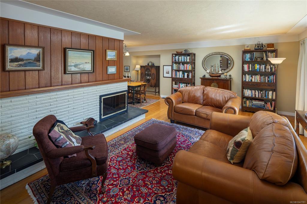 Fifth View of 1787 Penshurst Rd, Saanich, BC, V8N 2N6