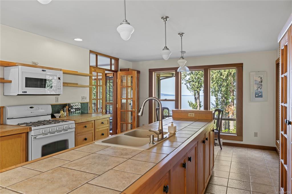 Fifth View of 2185 Widgeon Rd, Qualicum Beach, BC, V9K 1Y8