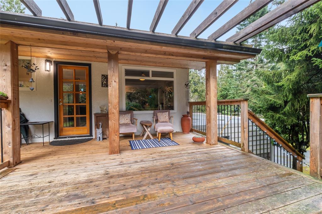 Fifth View of 2371 Jingle Pot Rd, Nanaimo, BC, V9R 6W2