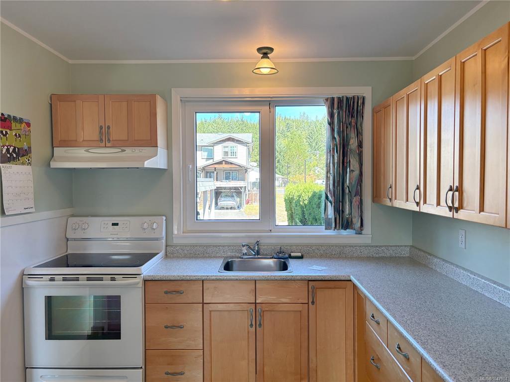 Third View of 504 Maquinna Cres, Gold River, BC, V0P 1G0