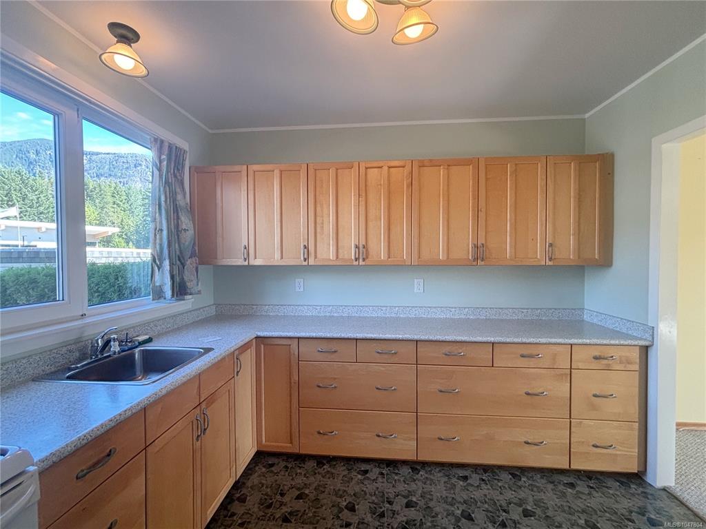 Fourth View of 504 Maquinna Cres, Gold River, BC, V0P 1G0