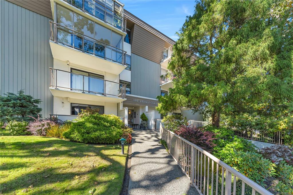 Third View of 2125 Oak Bay Ave, Oak Bay, BC, V8R 1E8