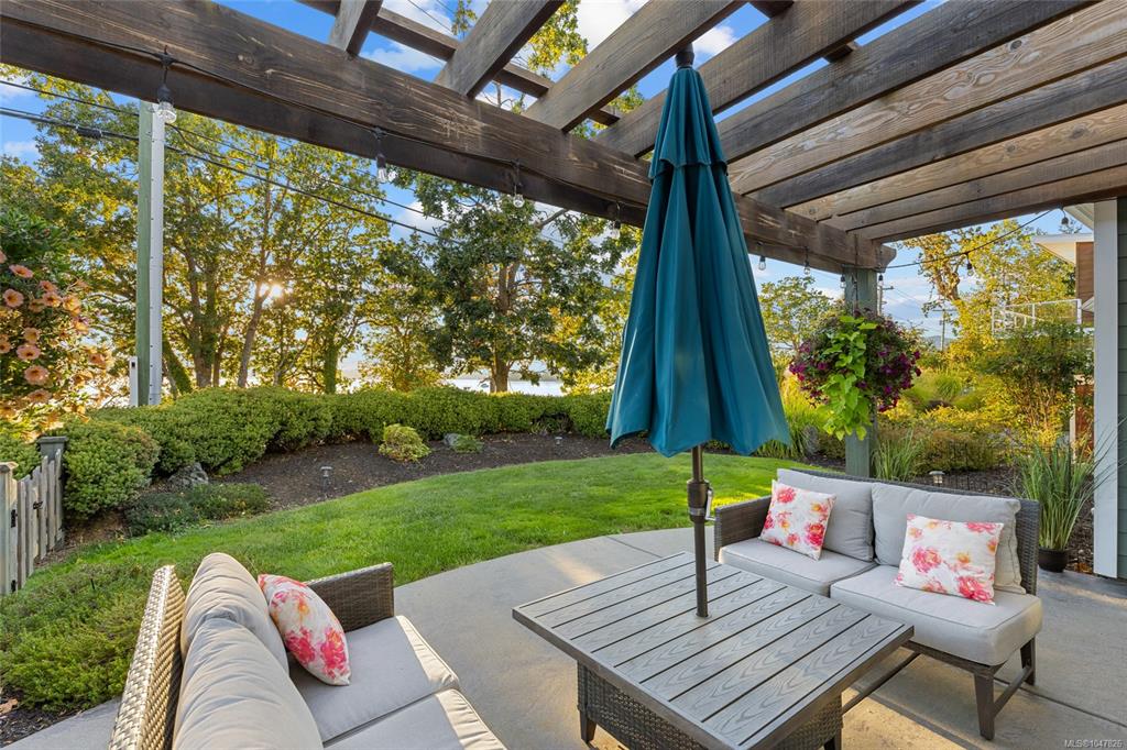 Fifth View of 10117 West Saanich Rd, North Saanich, BC, V8L 5T6