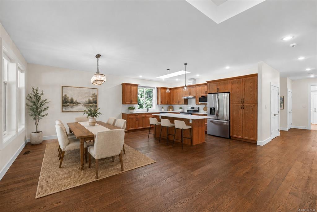 Fourth View of 480 Oakdowne Rd, Qualicum Beach, BC, V9K 2G1