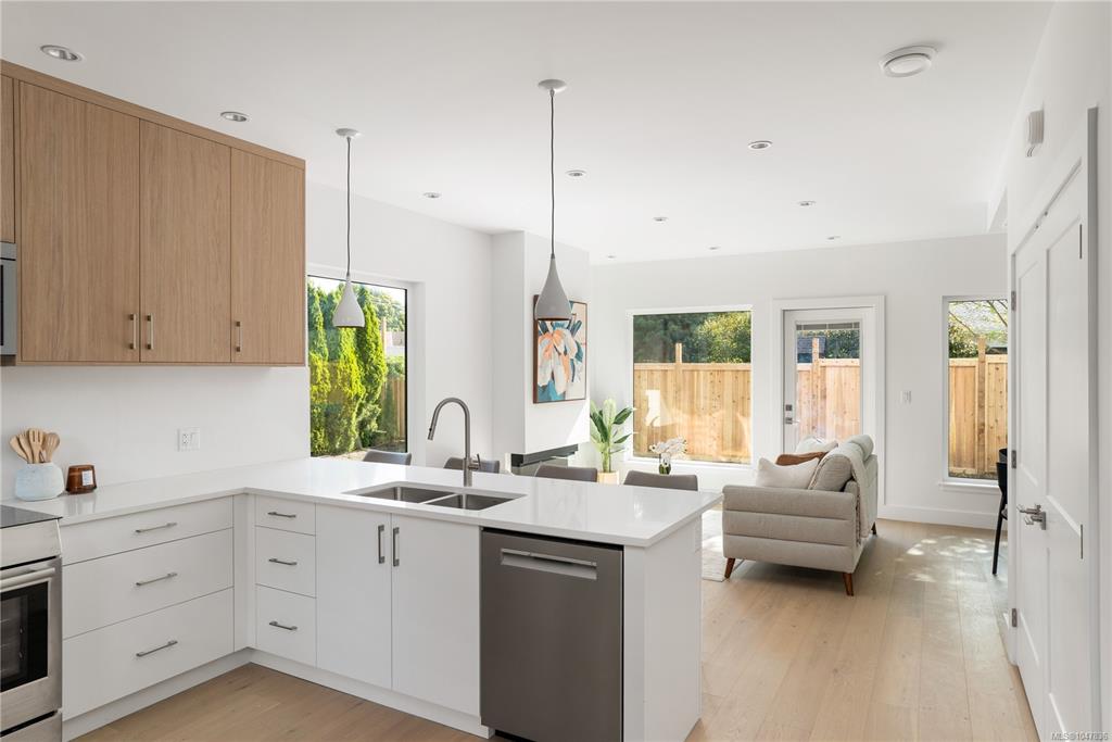 2118 Pentland Rd, 1047836, BC,