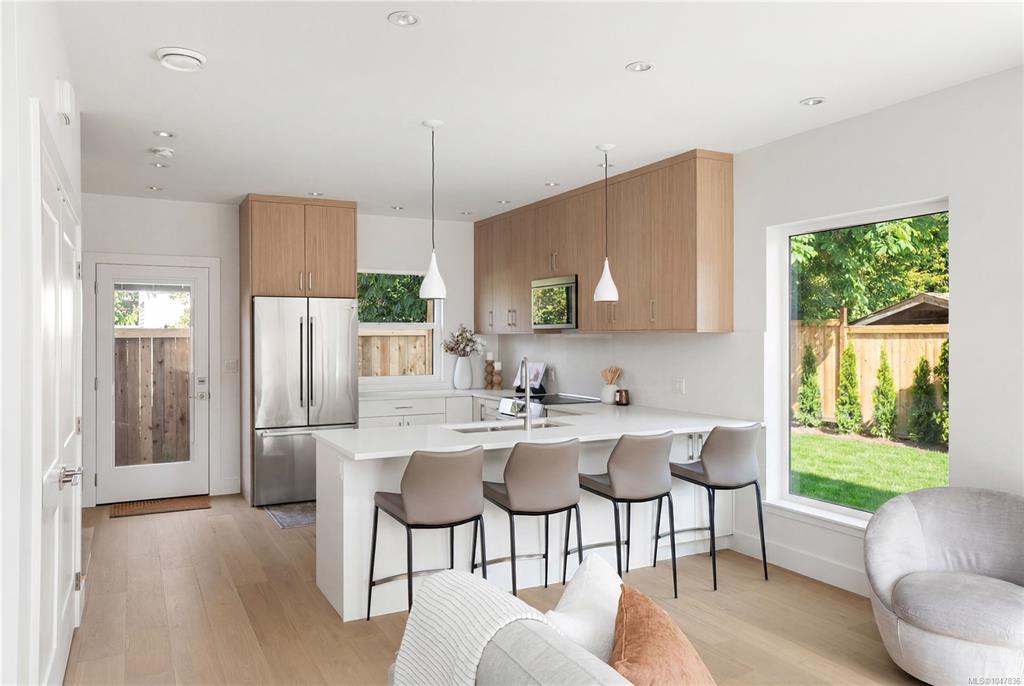 Third View of 2118 Pentland Rd, Oak Bay, BC, V8S 2W4