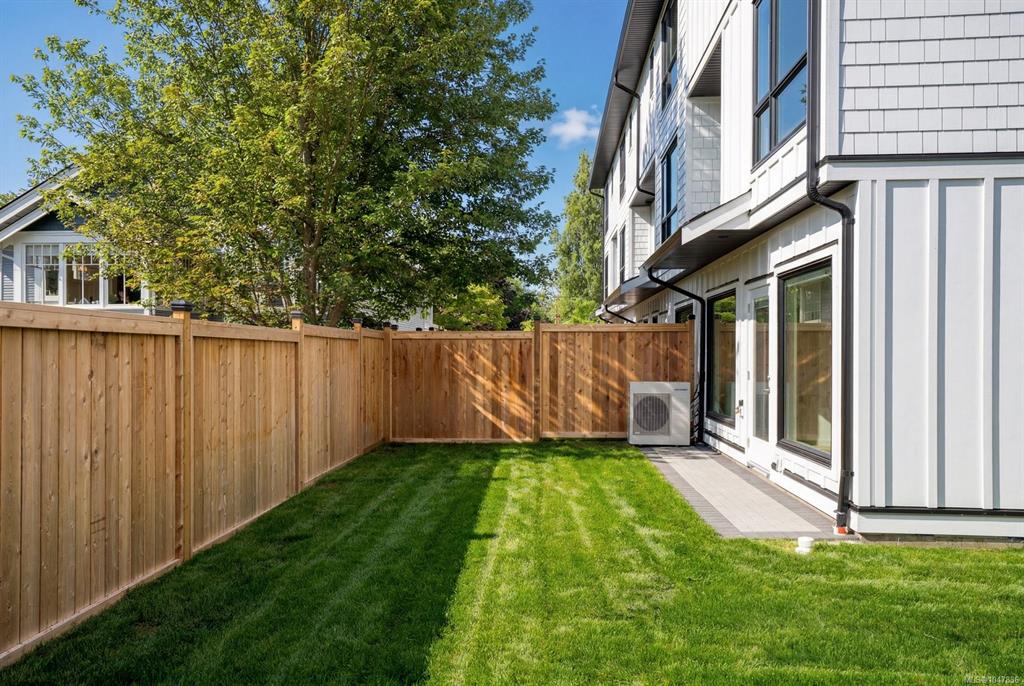 Fifth View of 2118 Pentland Rd, Oak Bay, BC, V8S 2W4