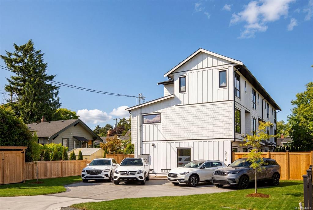 Third View of 2118 Pentland Rd, Oak Bay, BC, V8S 2W4