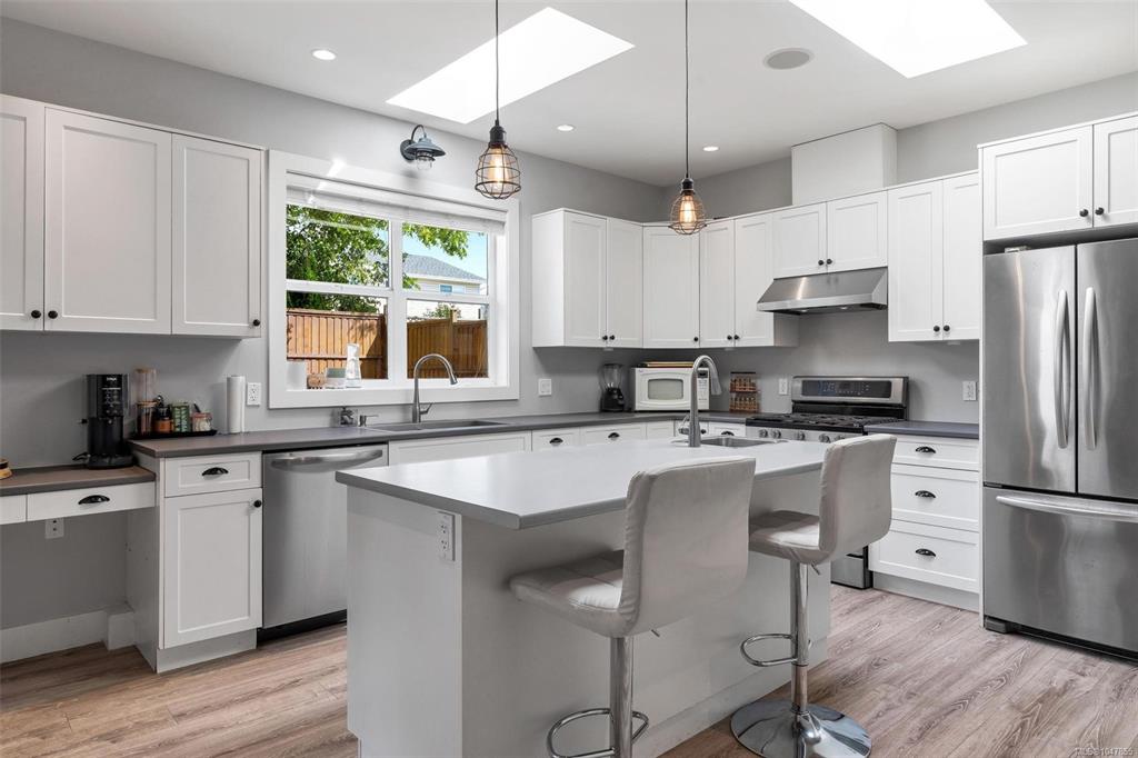 Fifth View of 132 Crease Ave, Saanich, BC, V8Z 1S7