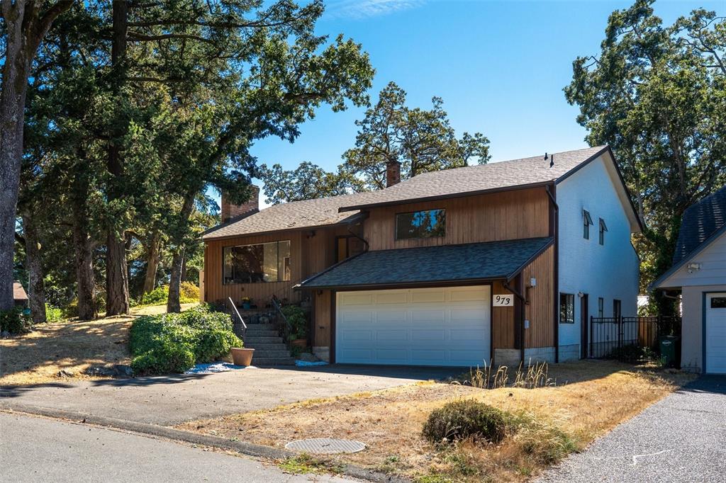 Third View of 973 Landeen Pl, Saanich, BC, V8X 3Z4