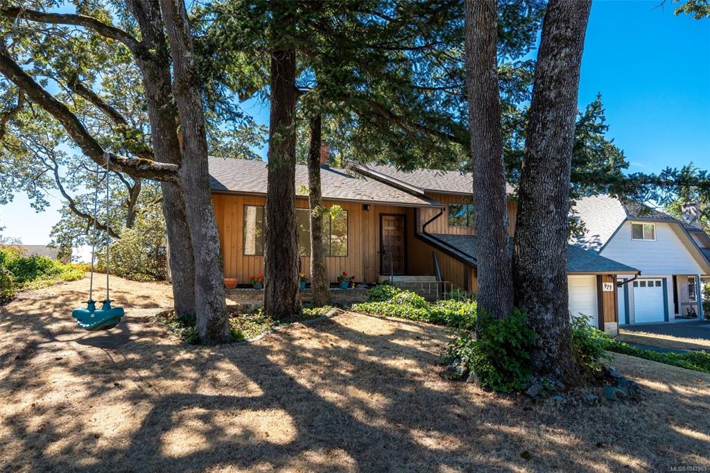 Fourth View of 973 Landeen Pl, Saanich, BC, V8X 3Z4