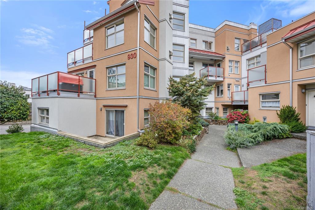 Third View of 930 North Park St, Victoria, BC, V8T 1C6