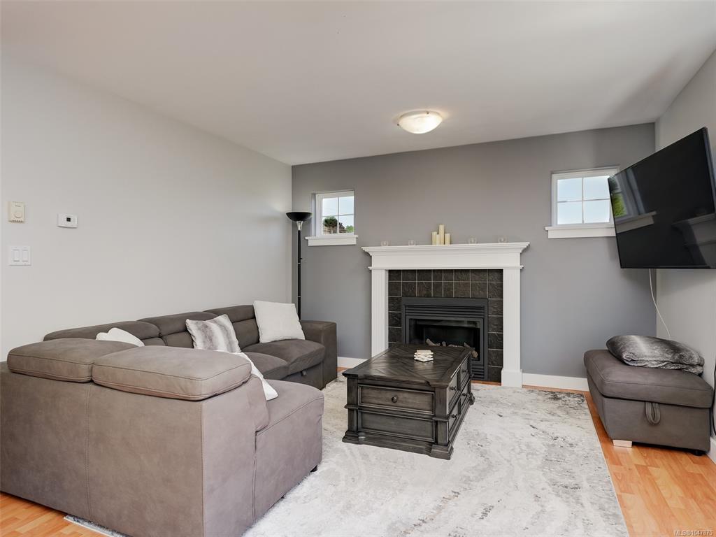 Third View of 921 Colville Rd, Phoenix Lane, Esquimalt, BC, V9E 6H9