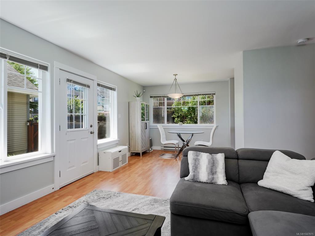 Fourth View of 921 Colville Rd, Phoenix Lane, Esquimalt, BC, V9E 6H9