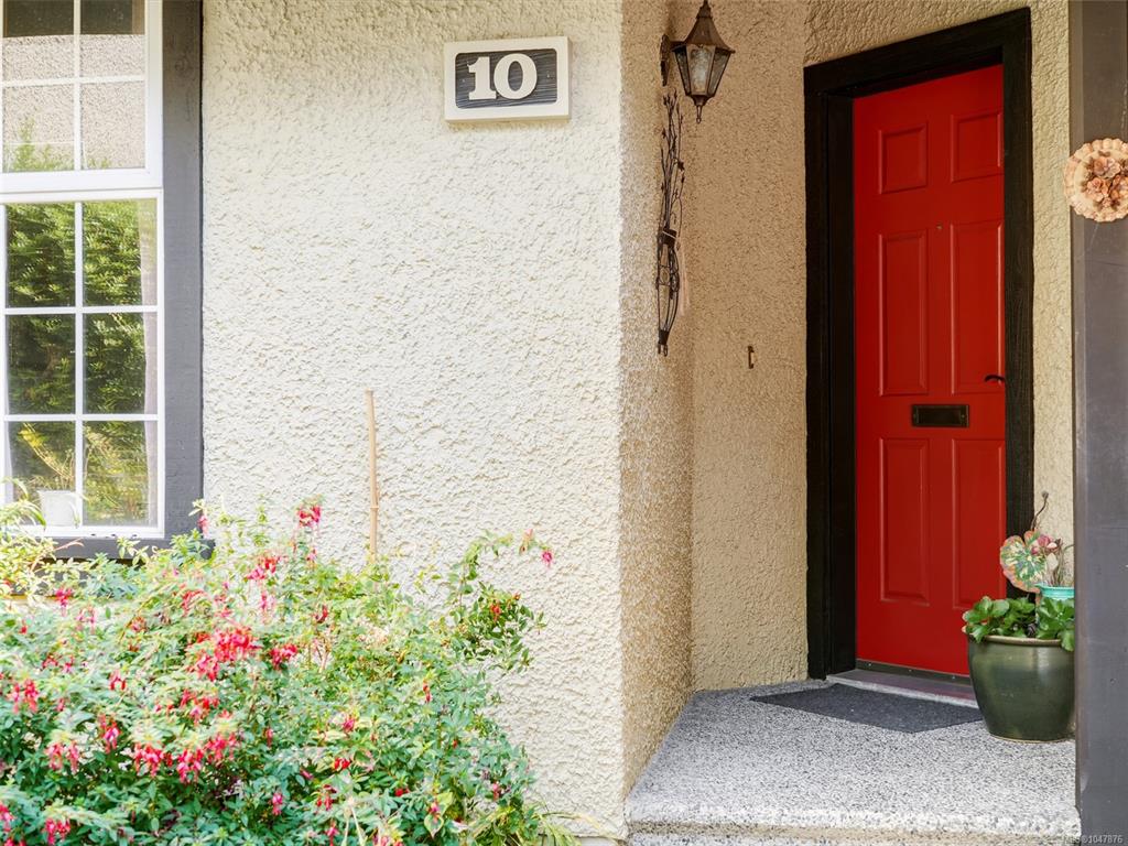 Third View of 2566 Penrhyn St, Penrhyn Close, Saanich, BC, V8N 1G1
