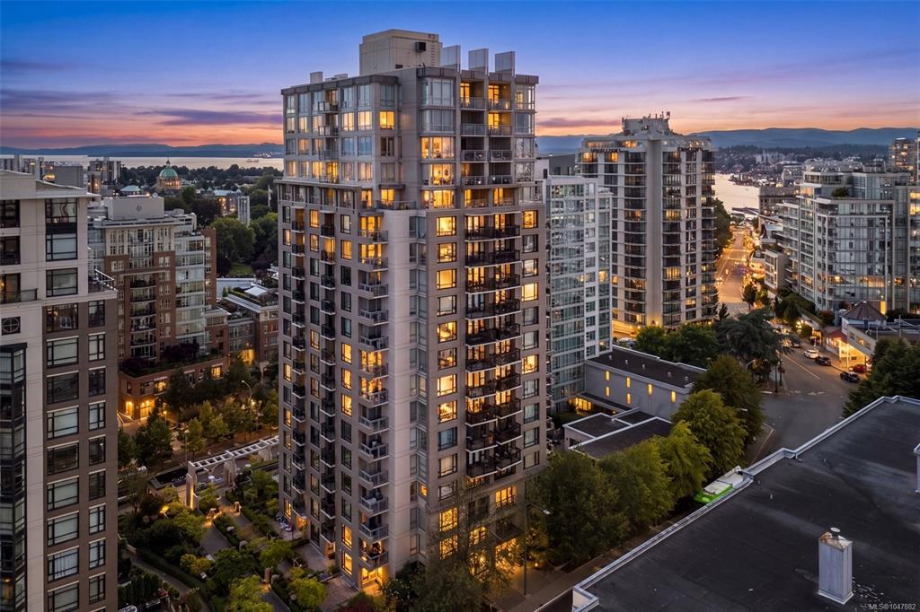 Second View of 751 Fairfield Rd, The Astoria, Victoria, BC, V8W 4A4