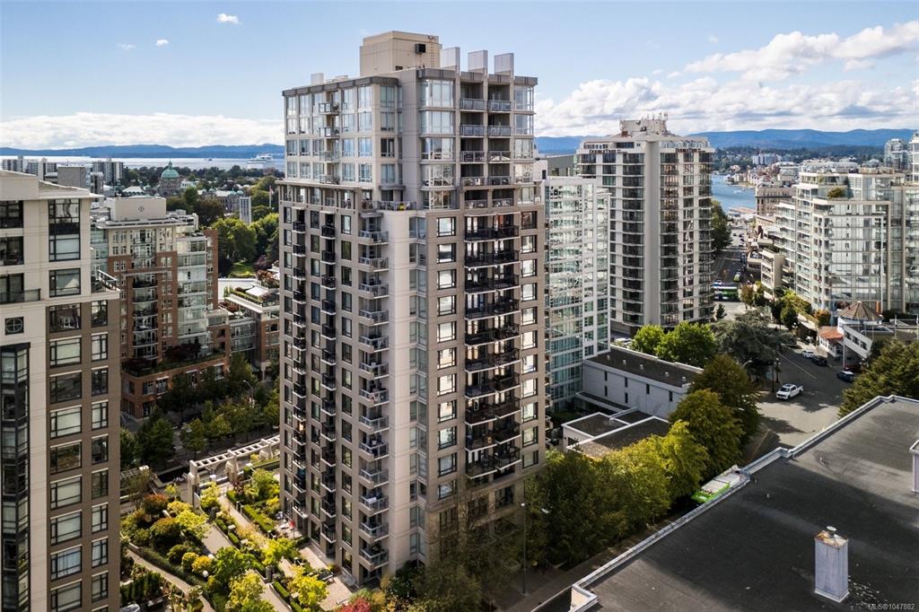 Third View of 751 Fairfield Rd, The Astoria, Victoria, BC, V8W 4A4