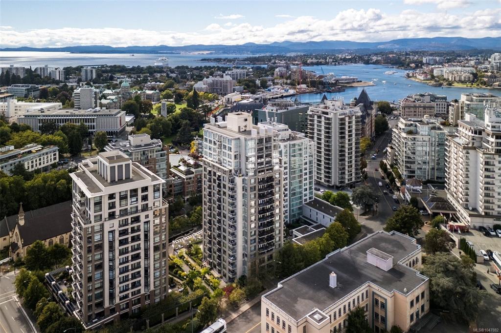Fifth View of 751 Fairfield Rd, The Astoria, Victoria, BC, V8W 4A4