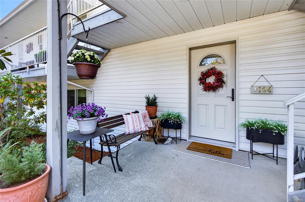 Fourth View of 220 Back Rd, Courtenay, BC, V9N 3W6