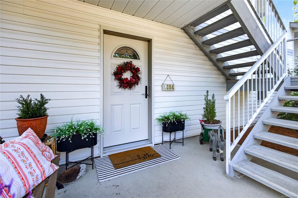 Fifth View of 220 Back Rd, Courtenay, BC, V9N 3W6