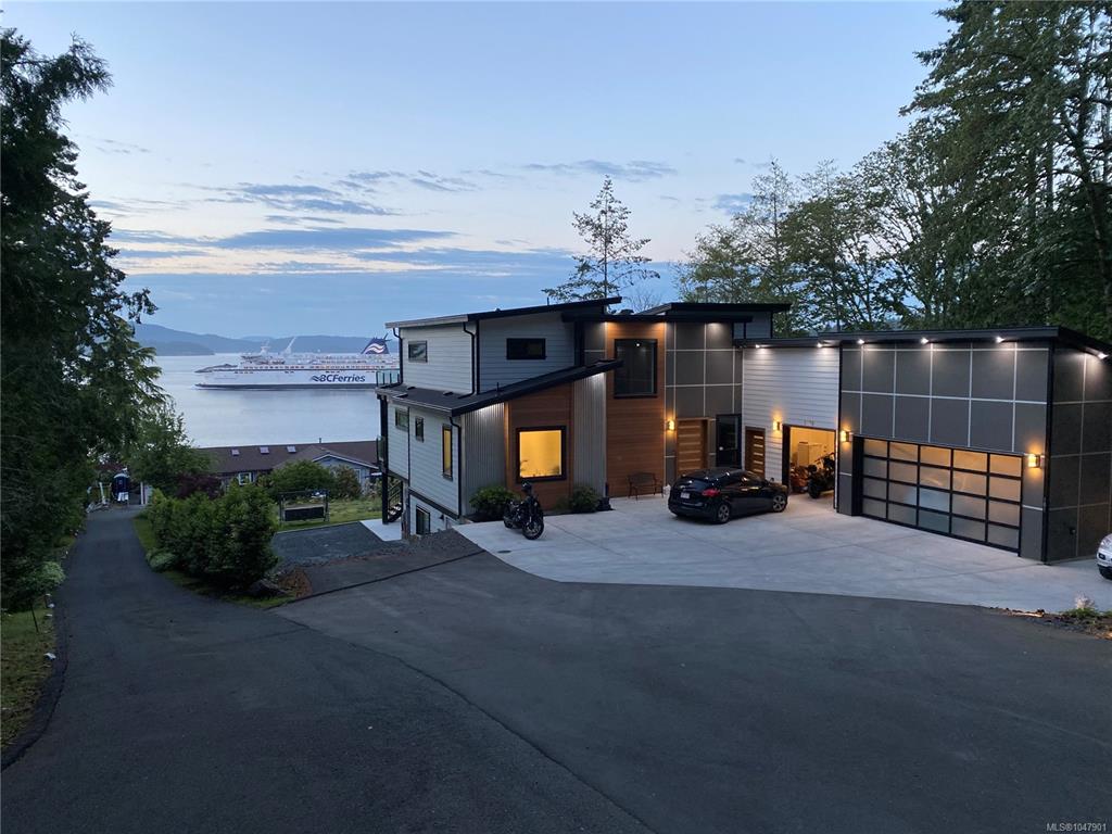 Second View of 1470 Lands End Rd, North Saanich, BC, V8L 5K1