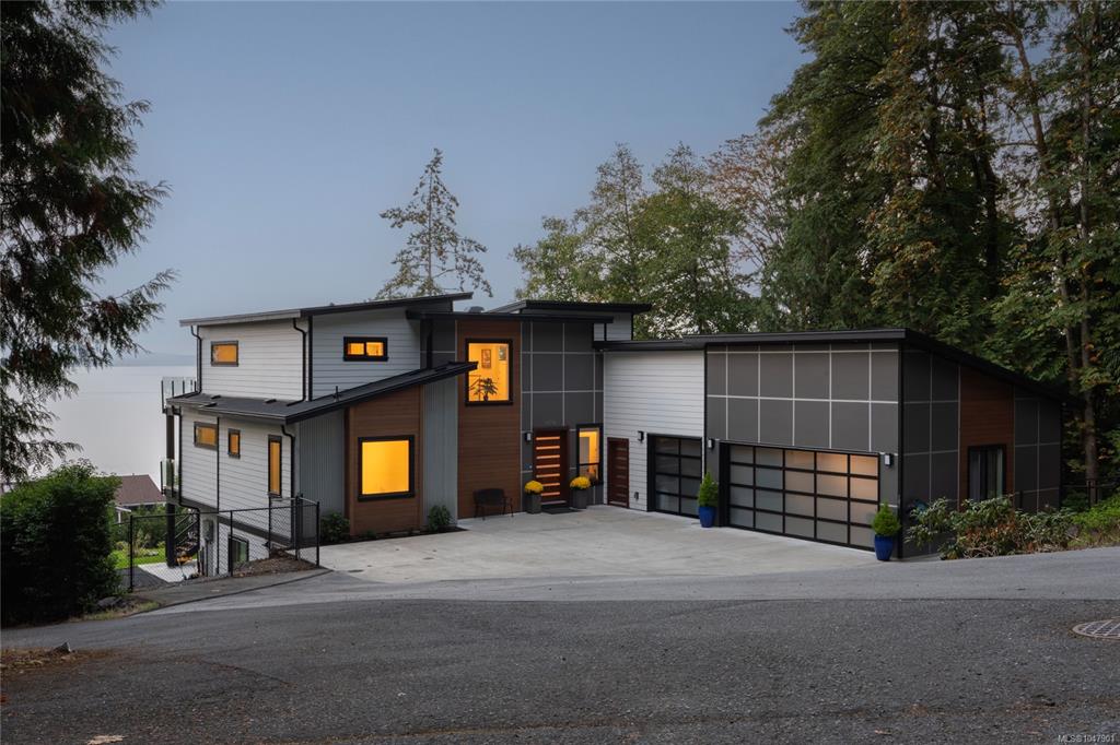 Third View of 1470 Lands End Rd, North Saanich, BC, V8L 5K1