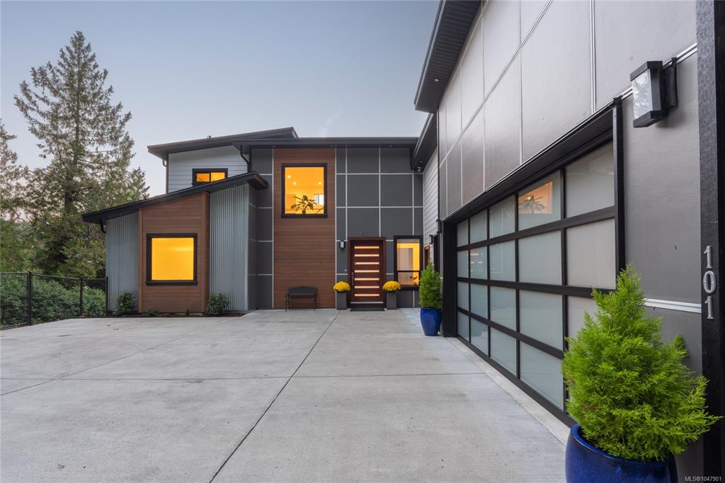 Fourth View of 1470 Lands End Rd, North Saanich, BC, V8L 5K1