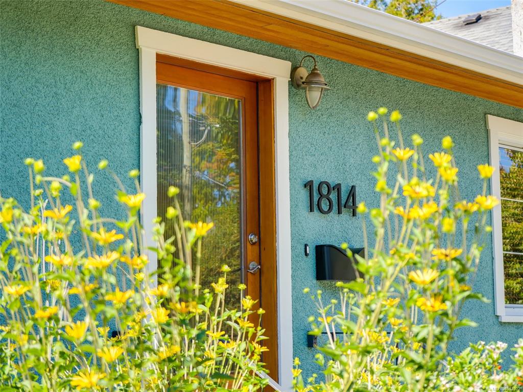 Third View of 1814 Belmont Ave, Victoria, BC, V8R 3Z2