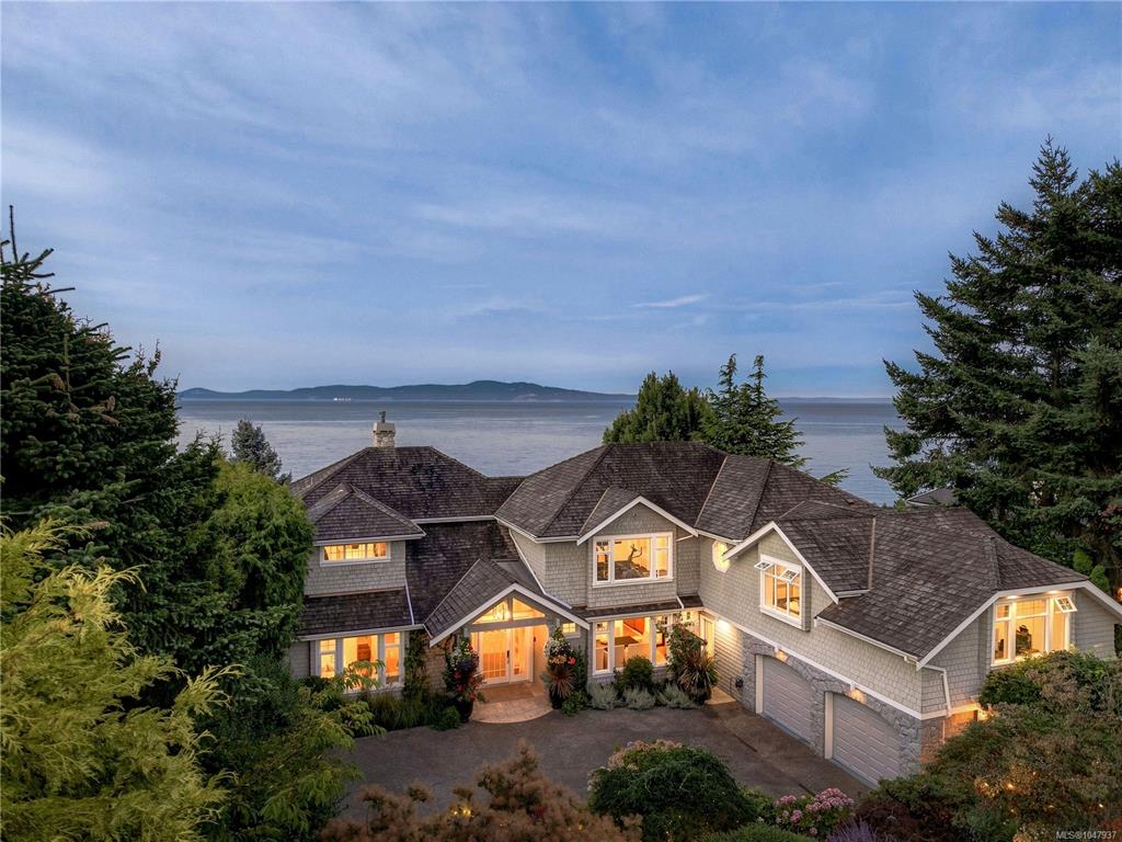 Fifth View of 2924 Mt Baker View Rd, Saanich, BC, V8N 1Z5