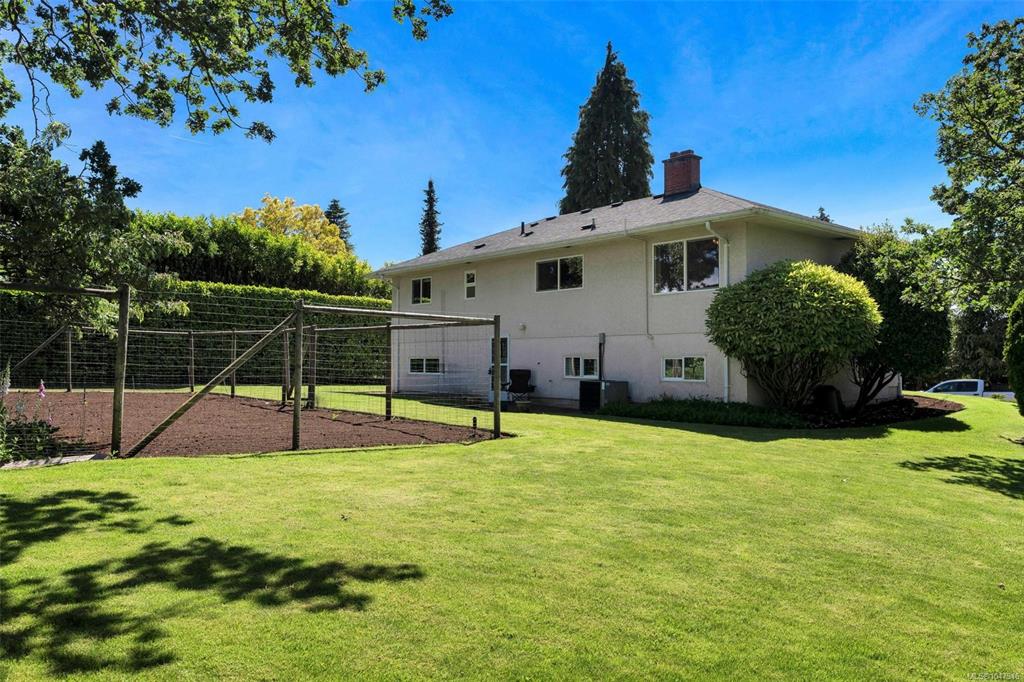 Fourth View of 3973 Livingstone Ave S, Saanich, BC, V8N 3A5