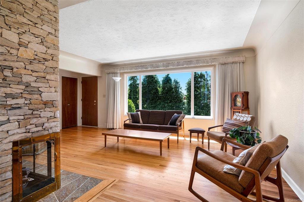 Fifth View of 3973 Livingstone Ave S, Saanich, BC, V8N 3A5