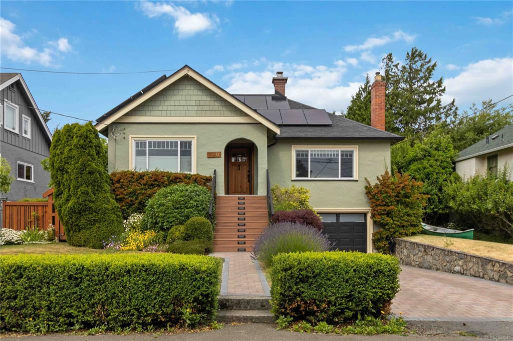 Third View of 590 Monterey Ave, Oak Bay, BC, V8S 4T9