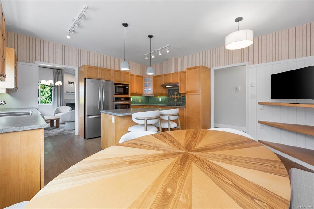 Fourth View of 2235 Harbour Rd, Harbourside, Sidney, BC, V8L 2P7