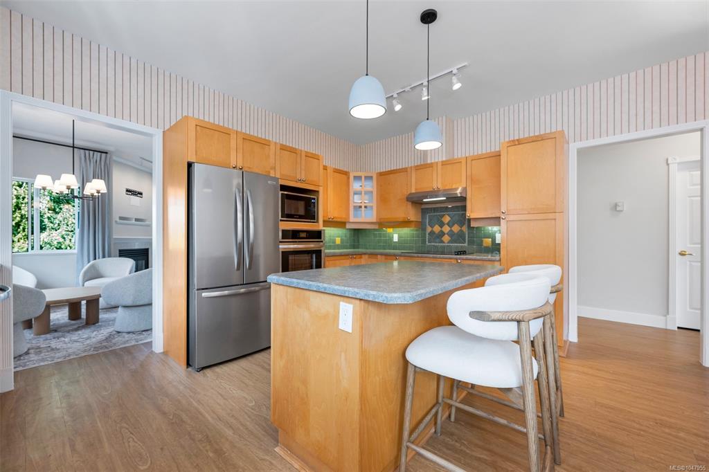 Fifth View of 2235 Harbour Rd, Harbourside, Sidney, BC, V8L 2P7