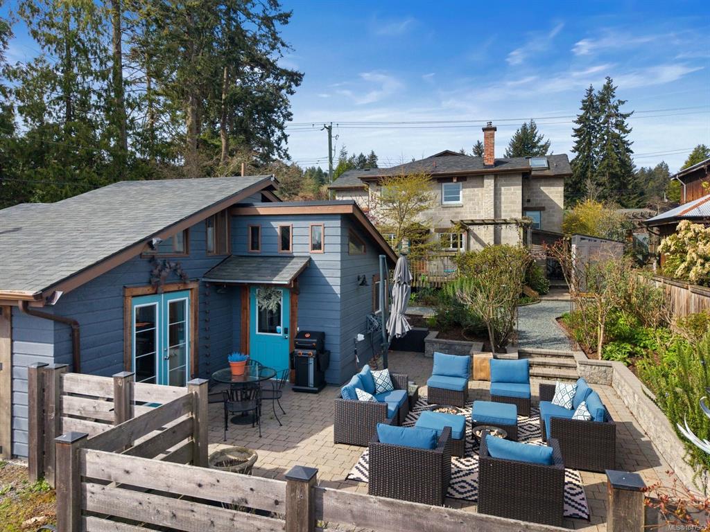 Fifth View of 5165 Cordova Bay Rd, Saanich, BC, V8Y 2K7