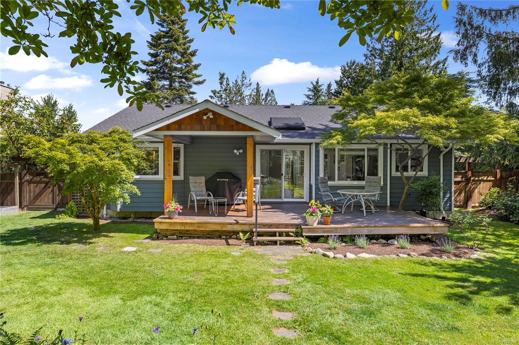 Second View of 683 Gaetjen St, Parksville, BC, V9P 1B3