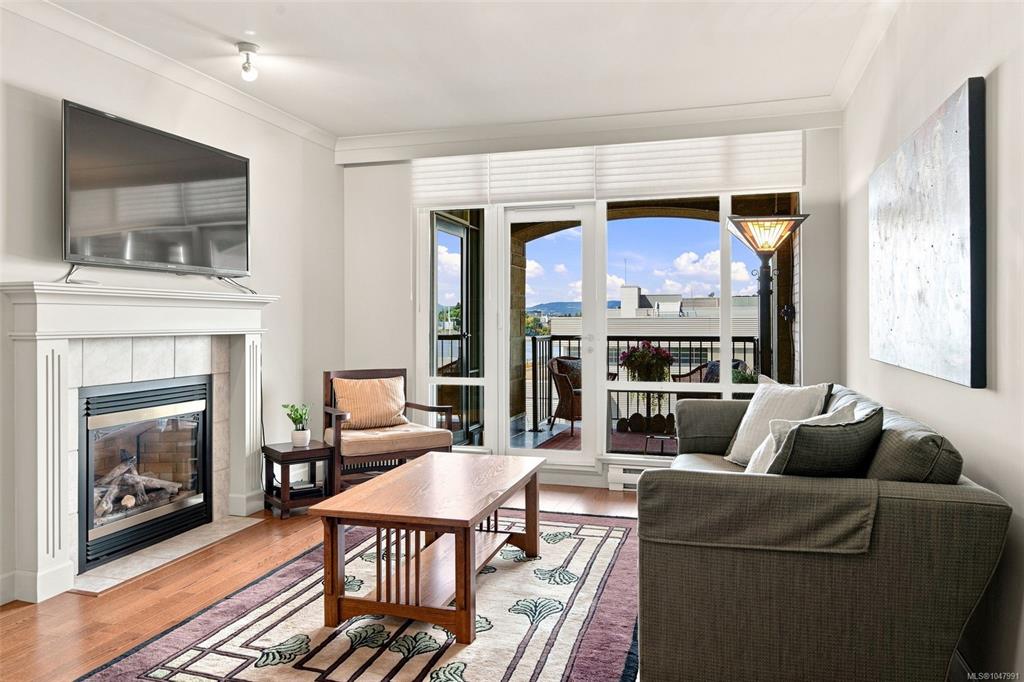 Third View of 21 Dallas Rd, Shoal Point, Victoria, BC, V8V 4Z9