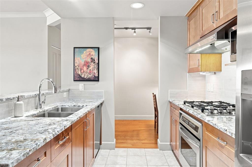 Fourth View of 21 Dallas Rd, Shoal Point, Victoria, BC, V8V 4Z9