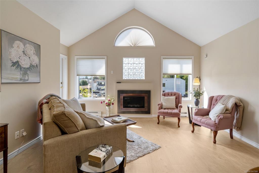 Third View of 275 First St, ON THE PARK, Duncan, BC, V9L 1R3