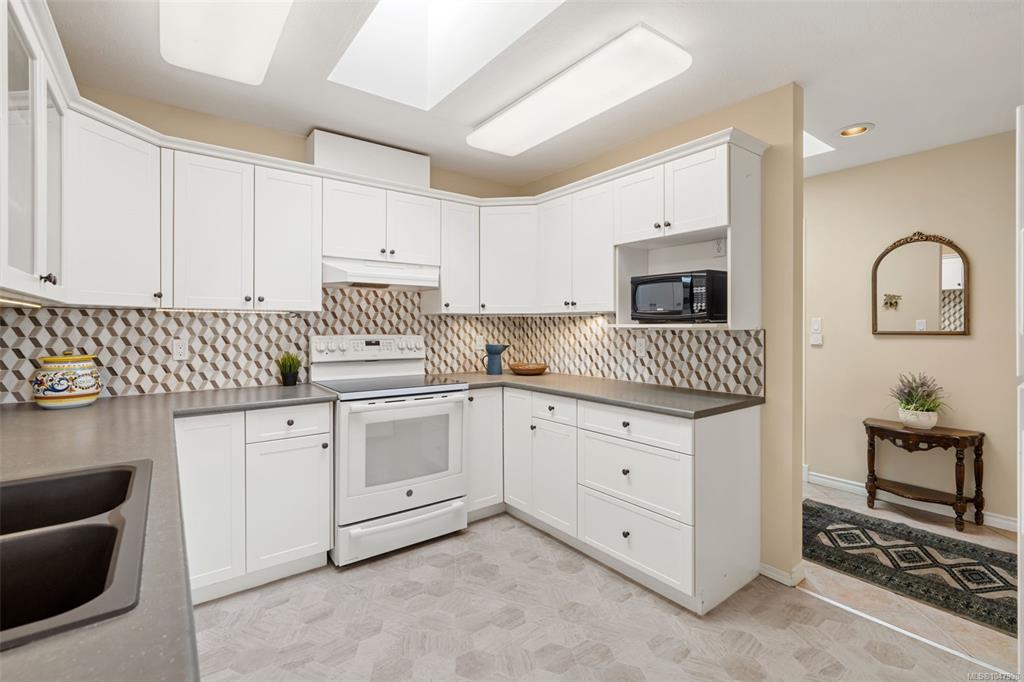 Fourth View of 275 First St, ON THE PARK, Duncan, BC, V9L 1R3