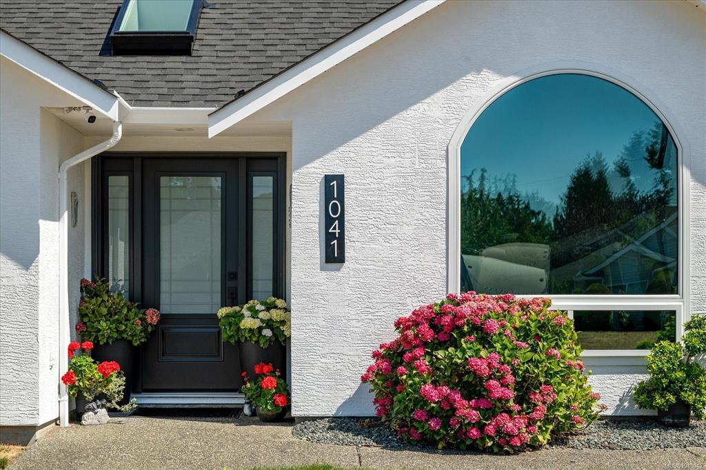 Third View of 1041 Tara Cres, Parksville, BC, V9P 2W5