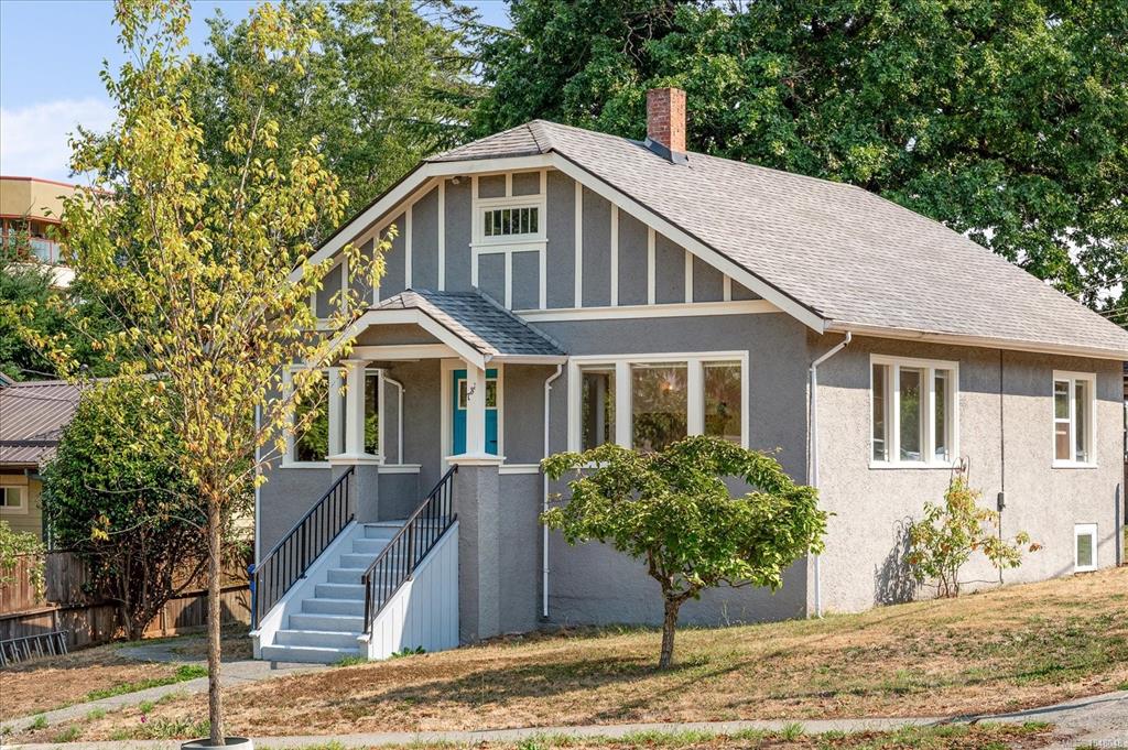Second View of 733 Fitzwilliam St, Nanaimo, BC, V9R 3B7