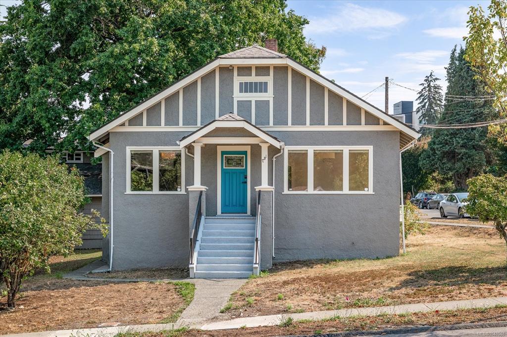 Third View of 733 Fitzwilliam St, Nanaimo, BC, V9R 3B7