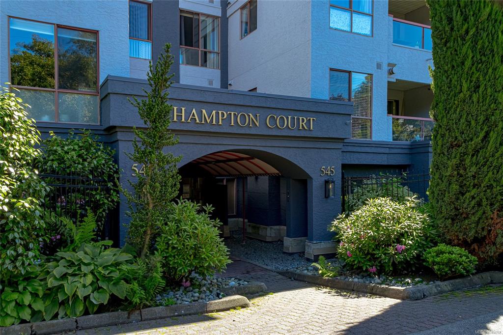 Third View of 545 Manchester Rd, Victoria, BC, V8T 5H6