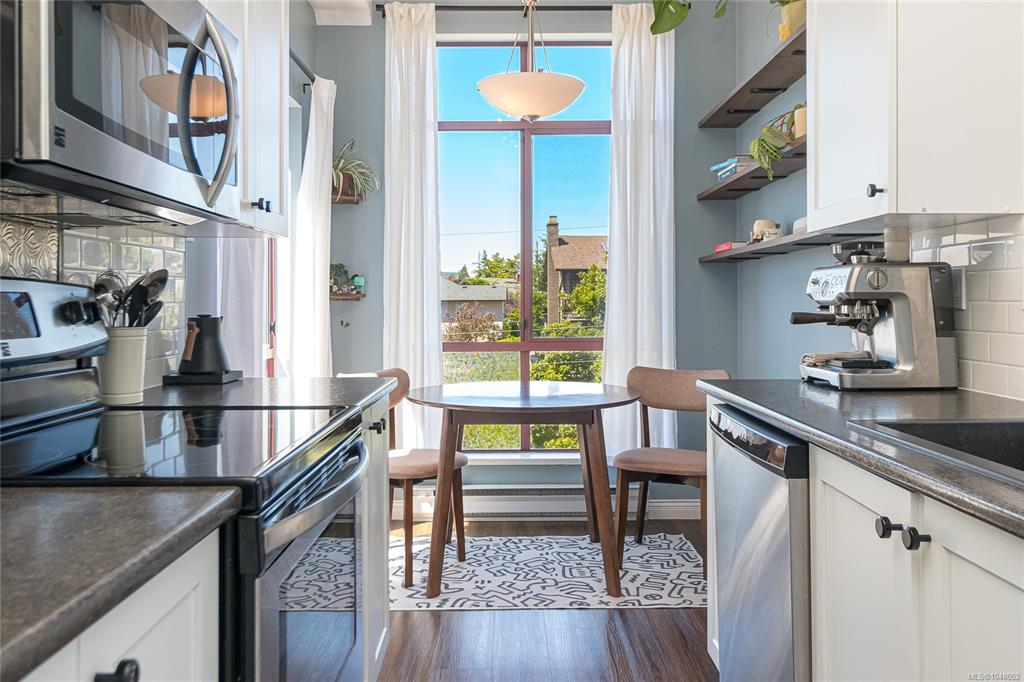 Fourth View of 545 Manchester Rd, Victoria, BC, V8T 5H6