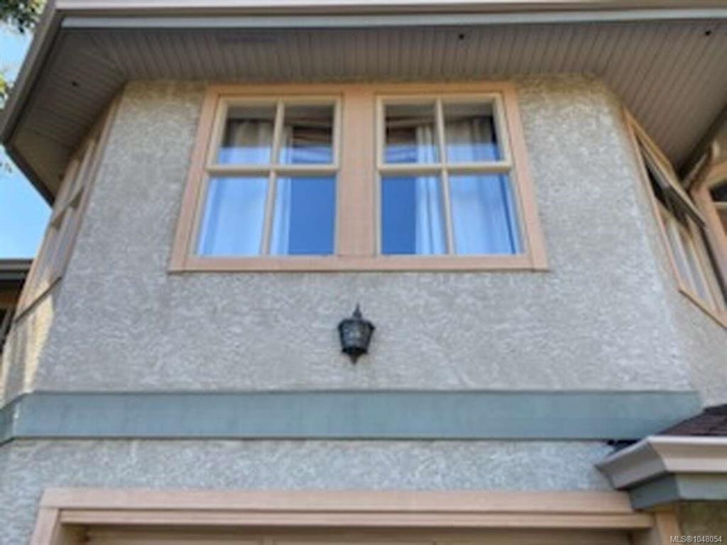 Fourth View of 500 Marsett Pl, Saanich, BC, V8Z 7J1